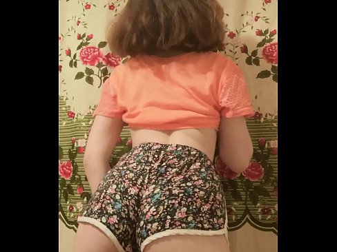 ❤️ ʻO ka pēpē ʻōpio uʻi e wehe ana i kona mau pōkole ma ka pahupaʻikiʻi ❤️ Fuck video ia makou ❌️❤
