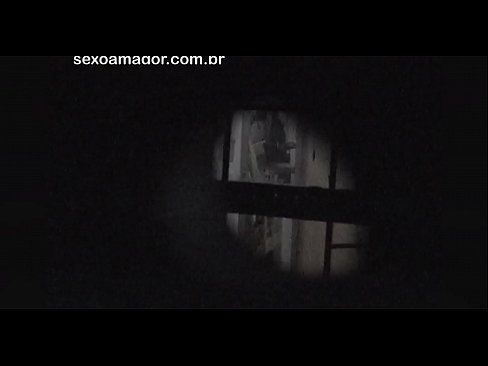 ❤️ Hoʻopaʻa malū ʻia ʻo Blondie e kahi voyeur kaiāulu i hūnā ʻia ma hope o nā pōhaku lepo ❤️ Fuck video ia makou ❌️❤
